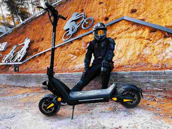 Factory Cheap Price 10 Inch Solid Tire Vacuum Tire Electric Scooter 250W 350W 500W Adults E Scooter 36V 48V Foldable Scooter